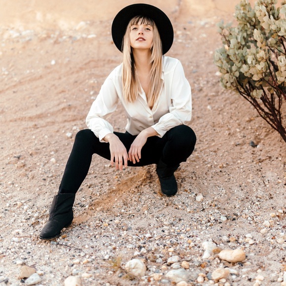 Meet your Posher, Alyssa - Picture 14 of 16